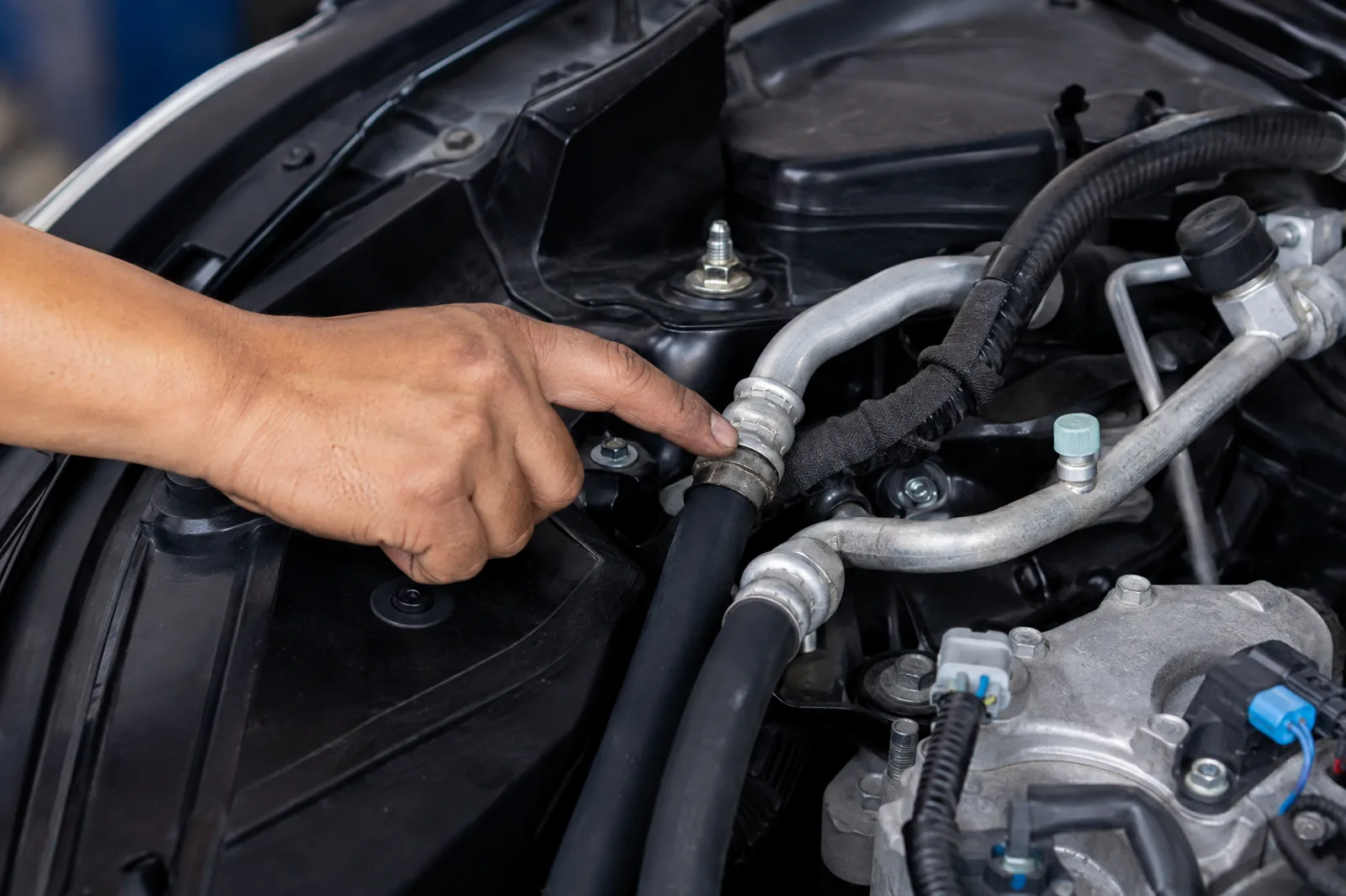 Vehicle AC aluminium pipes, flexible hoses and sealed connections