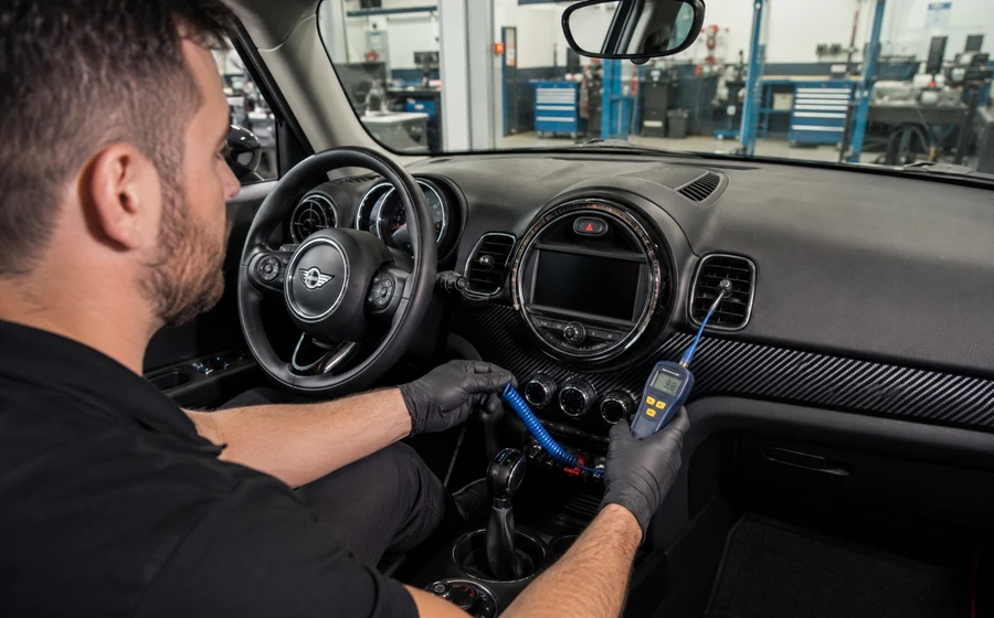 MINI cabin AC diagnostic with vent temperature testing